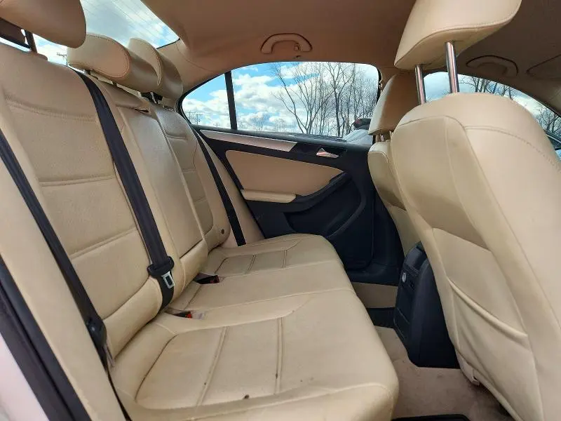 2013 VOLKSWAGEN JETTA SE  