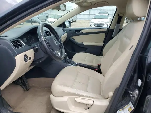 2011 VOLKSWAGEN JETTA SE  