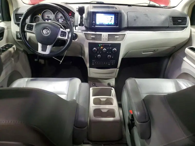 2011 VOLKSWAGEN ROUTAN SE  