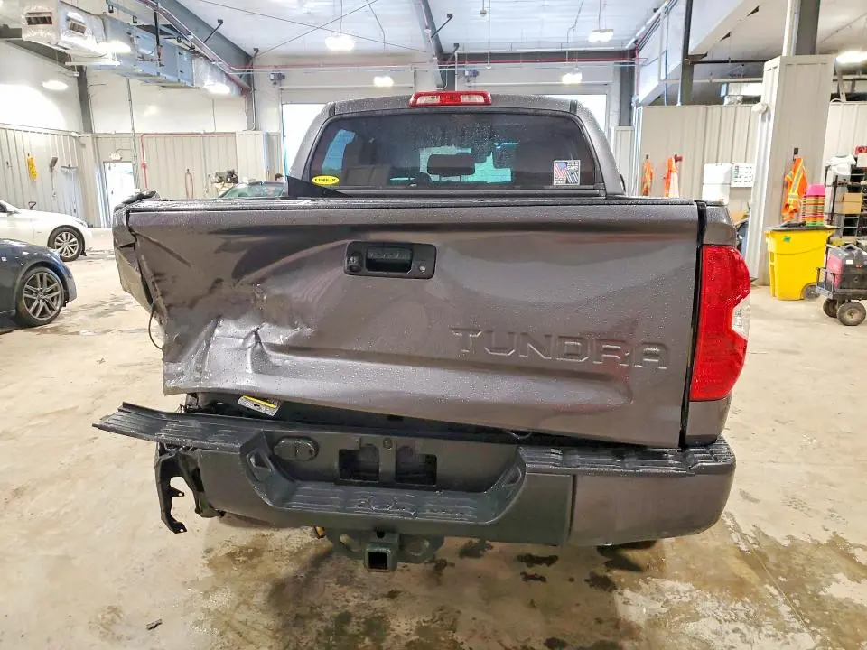 2018 TOYOTA TUNDRA CREWMAX SR5  