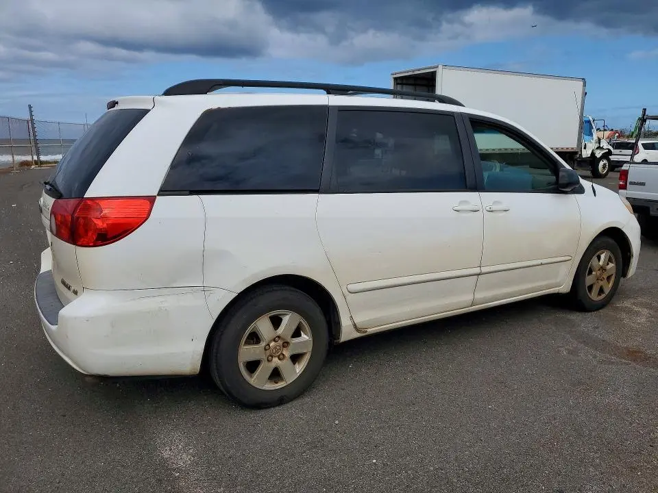 2010 TOYOTA SIENNA LE 7-PASSENGER  