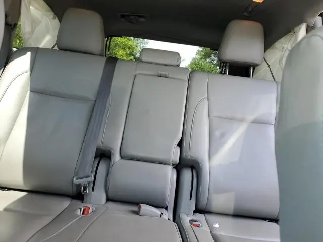 2017 TOYOTA HIGHLANDER SE  