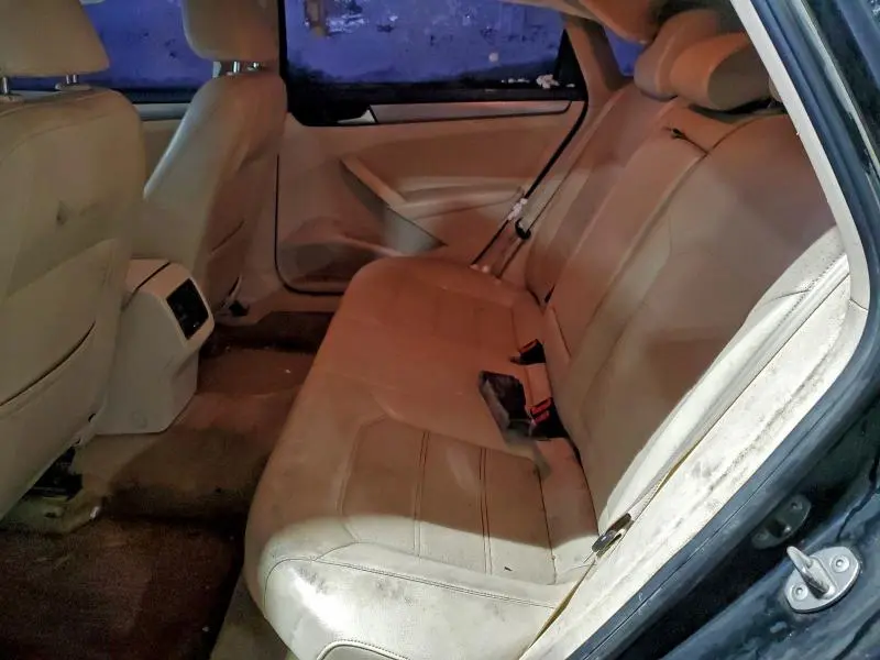 2015 VOLKSWAGEN PASSAT SE  