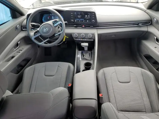 2024 HYUNDAI ELANTRA SE  
