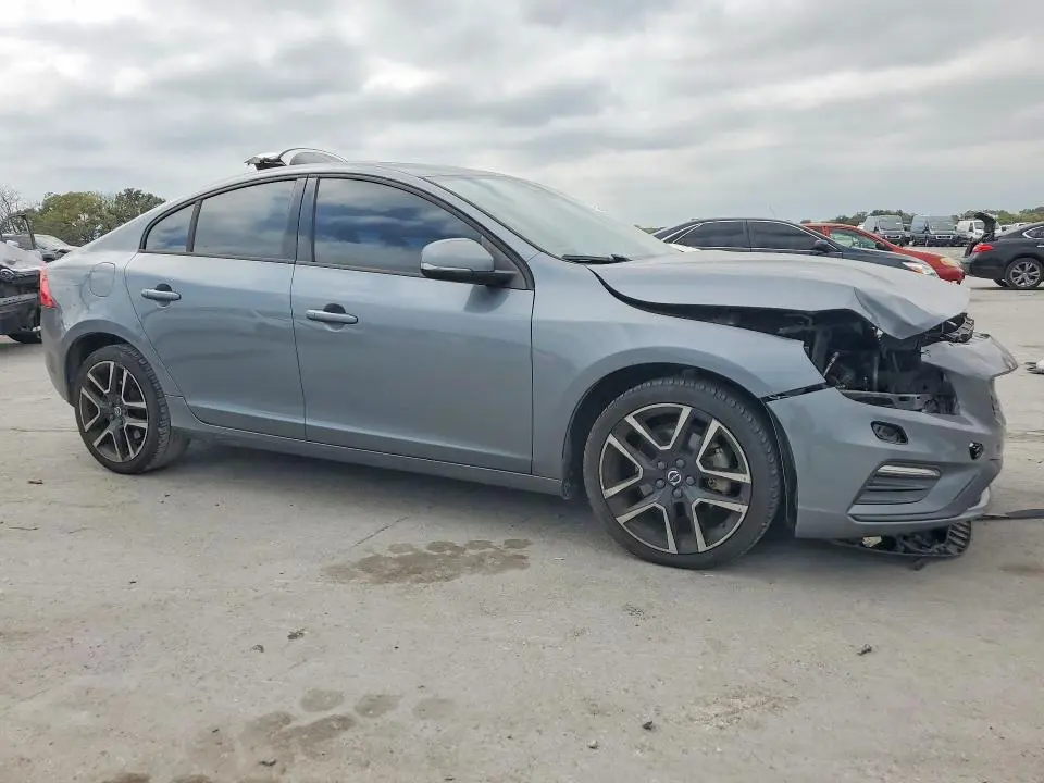 2017 VOLVO S60   
