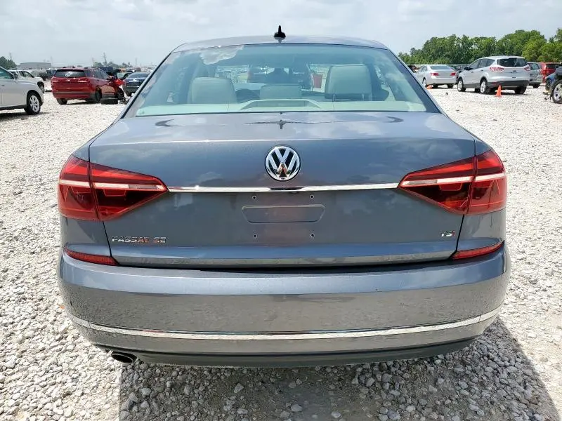 2017 VOLKSWAGEN PASSAT SE  