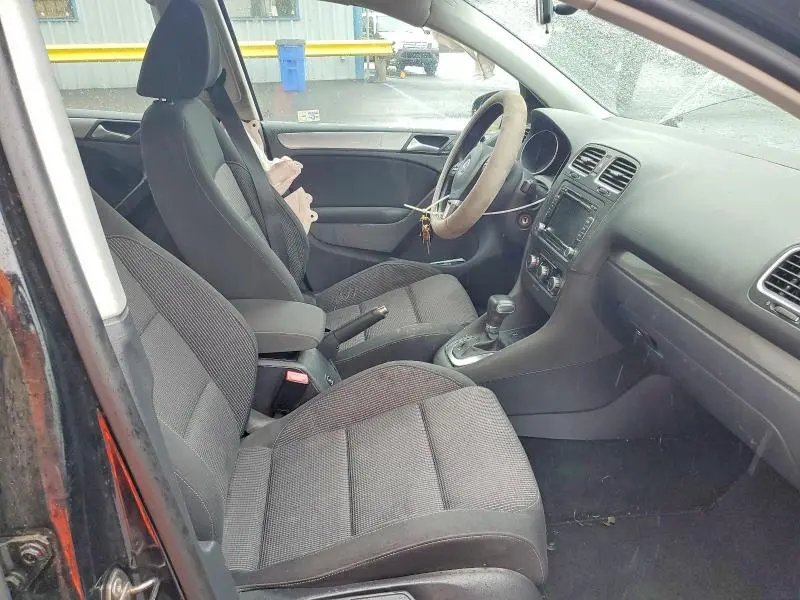 2011 VOLKSWAGEN GOLF   