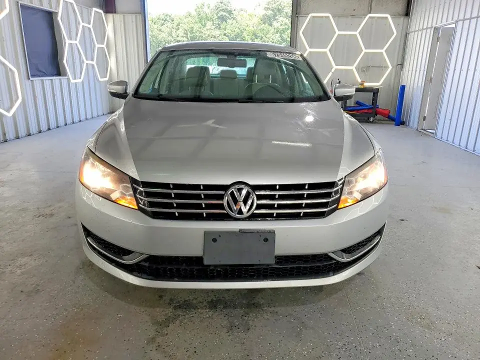 2014 VOLKSWAGEN PASSAT SE  