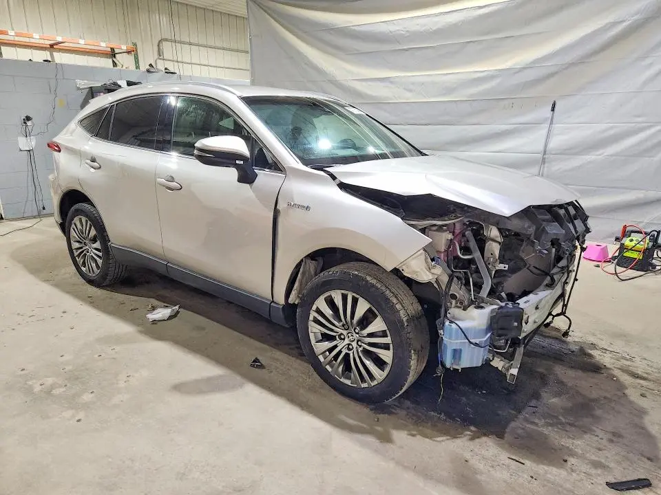 2021 TOYOTA VENZA XLE  