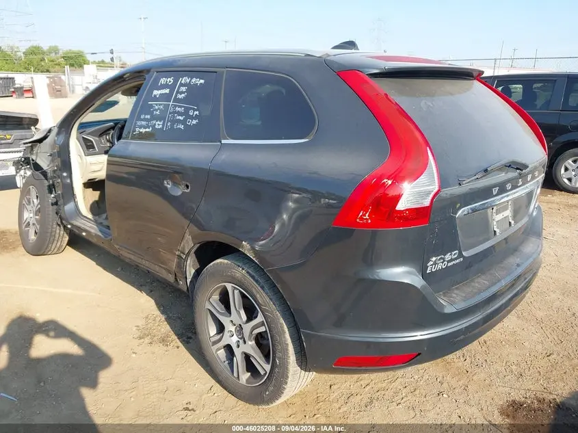 2014 VOLVO XC60 T6 R-DESIGN