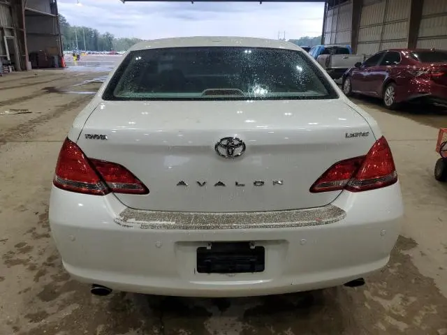 2010 TOYOTA AVALON XL
