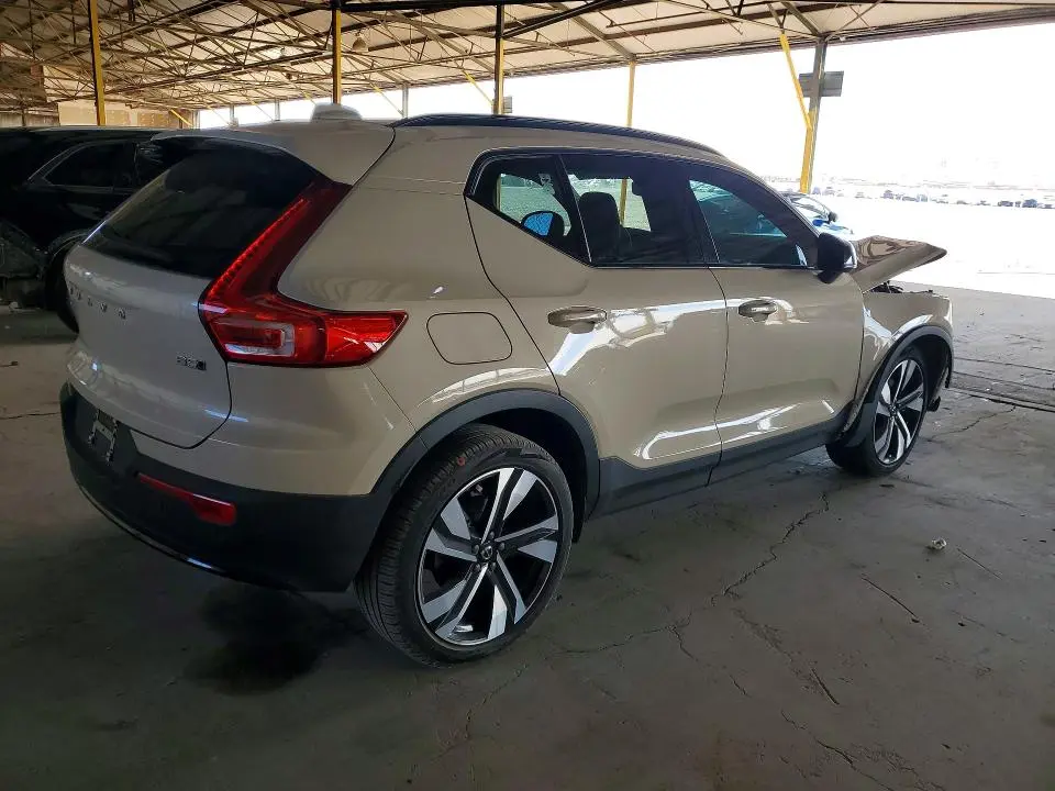 2025 VOLVO XC40 PLUS  
