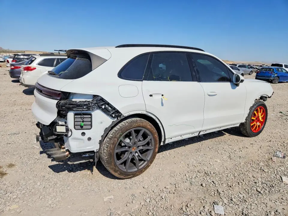 2025 PORSCHE CAYENNE   