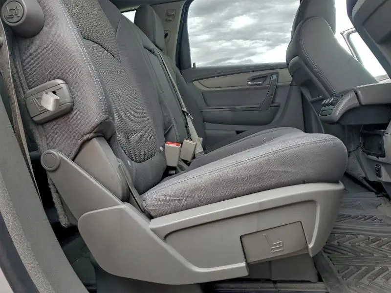 2015 CHEVROLET TRAVERSE LS  