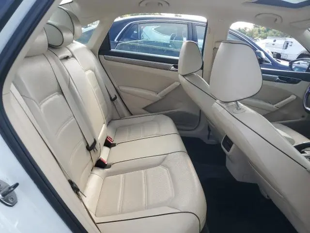 2017 VOLKSWAGEN PASSAT SE  