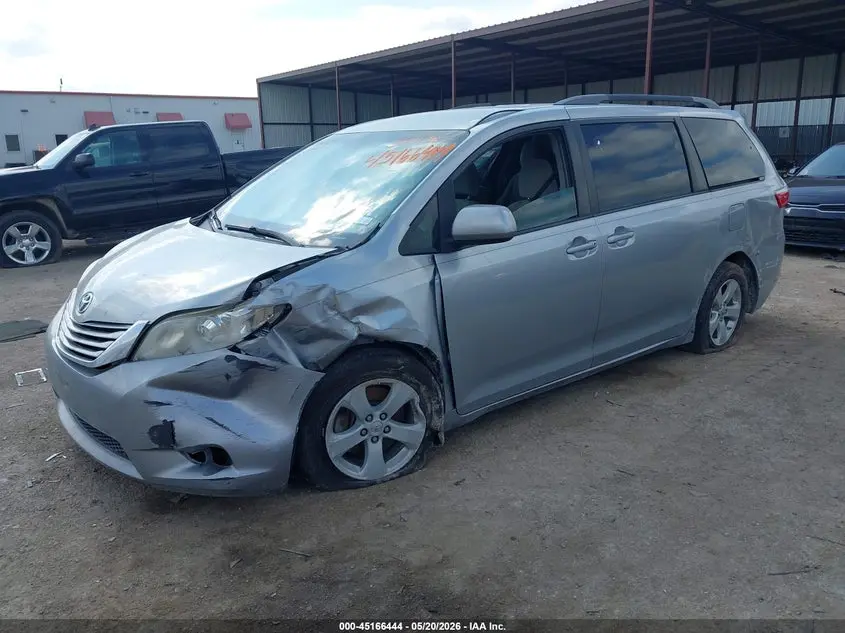 2017 TOYOTA SIENNA LE 8 PASSENGER