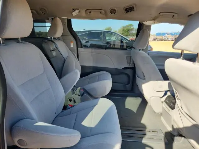 2020 TOYOTA SIENNA LE  