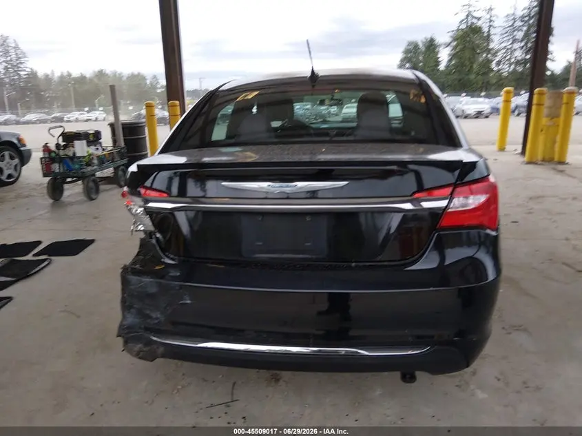2013 CHRYSLER 200 LX