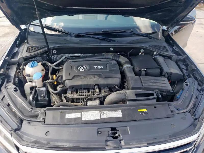 2017 VOLKSWAGEN PASSAT SE  