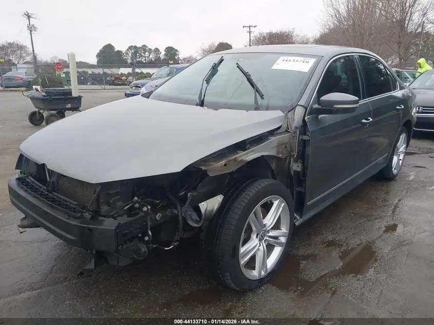 2014 VOLKSWAGEN PASSAT 2.0L TDI SE
