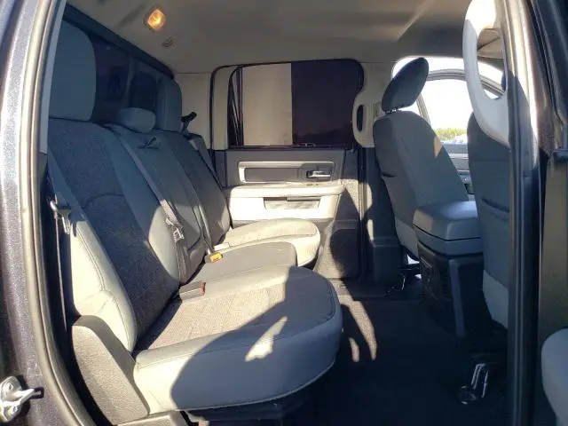 2016 RAM 1500 SLT