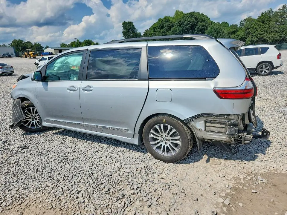 2020 TOYOTA SIENNA XLE PREMIUM 8-PASSENGER  