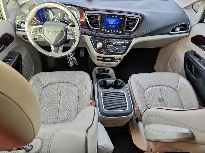 2017 CHRYSLER PACIFICA LIMITED  