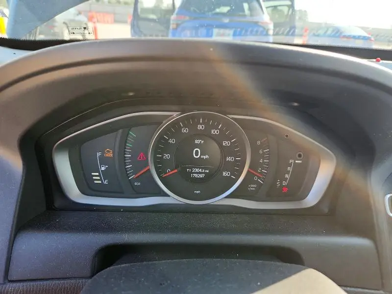 2015 VOLVO XC60 T5  