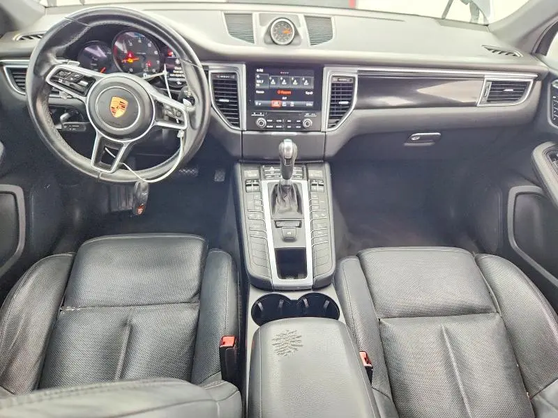 2017 PORSCHE MACAN   