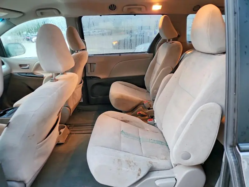 2016 TOYOTA SIENNA LE  
