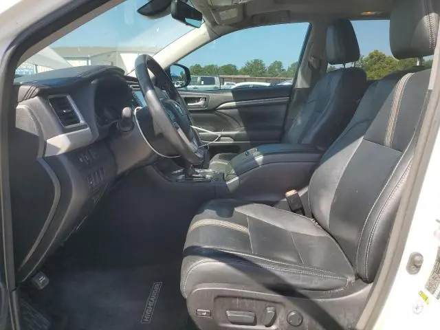 2017 TOYOTA HIGHLANDER SE  