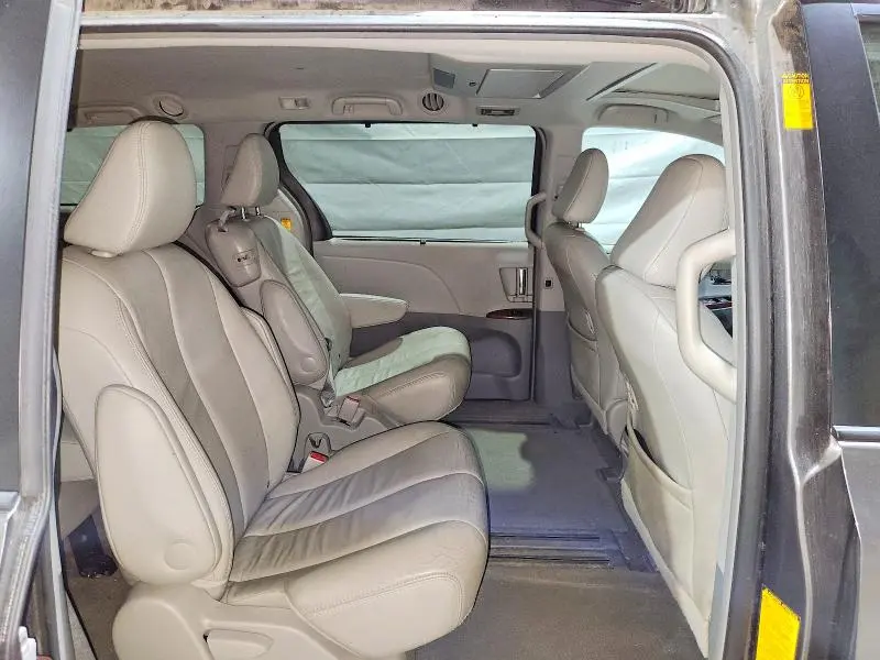 2014 TOYOTA SIENNA XLE 8-PASSENGER  