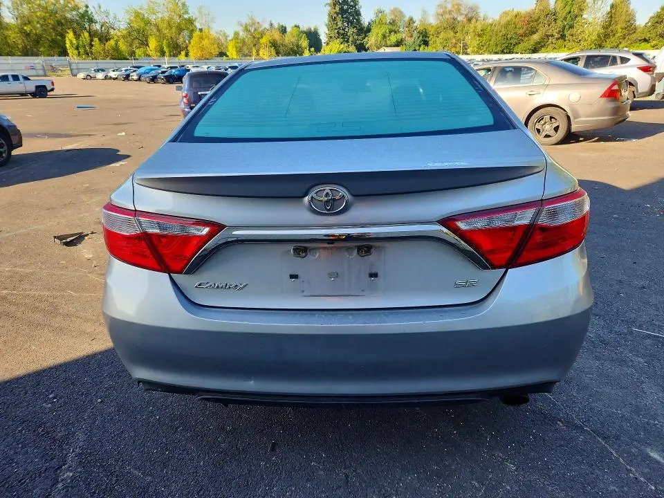 2016 TOYOTA CAMRY SE  
