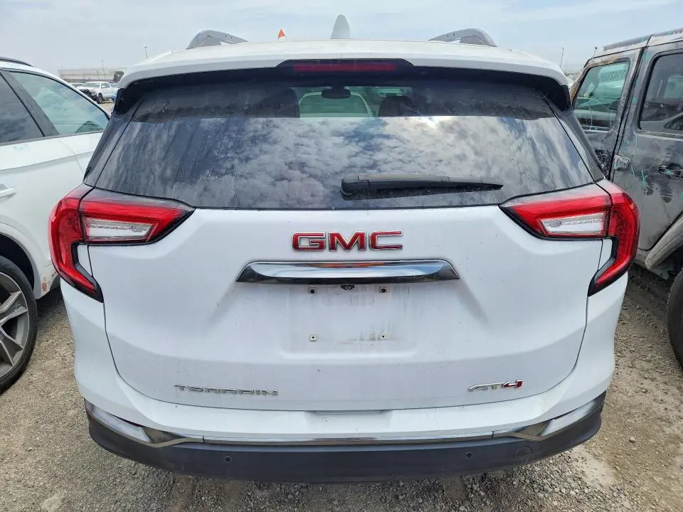 2022 GMC TERRAIN AT4  