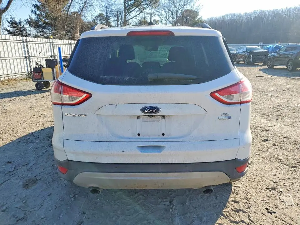 2016 FORD ESCAPE SE  