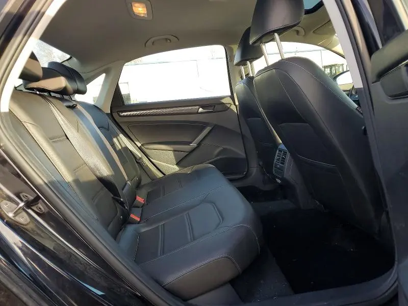 2020 VOLKSWAGEN PASSAT R-LINE  