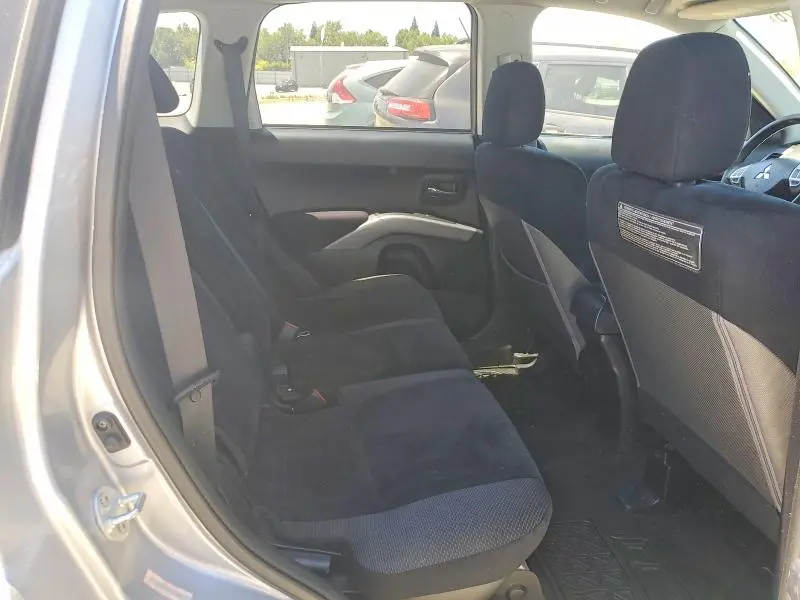 2010 MITSUBISHI OUTLANDER ES  