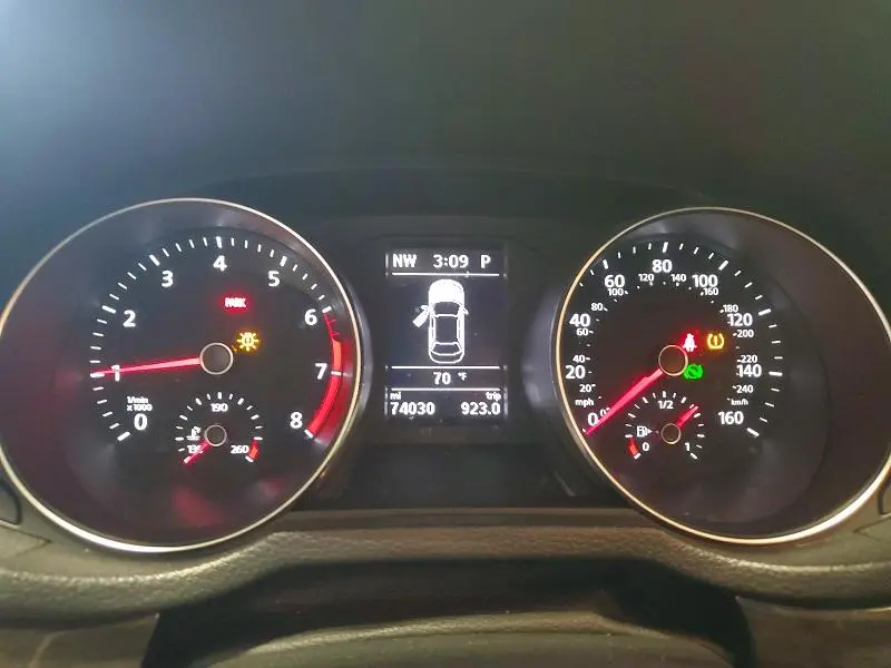 2018 VOLKSWAGEN PASSAT SE  