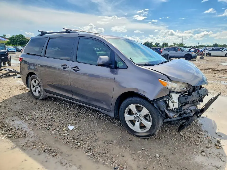 2019 TOYOTA SIENNA LE  
