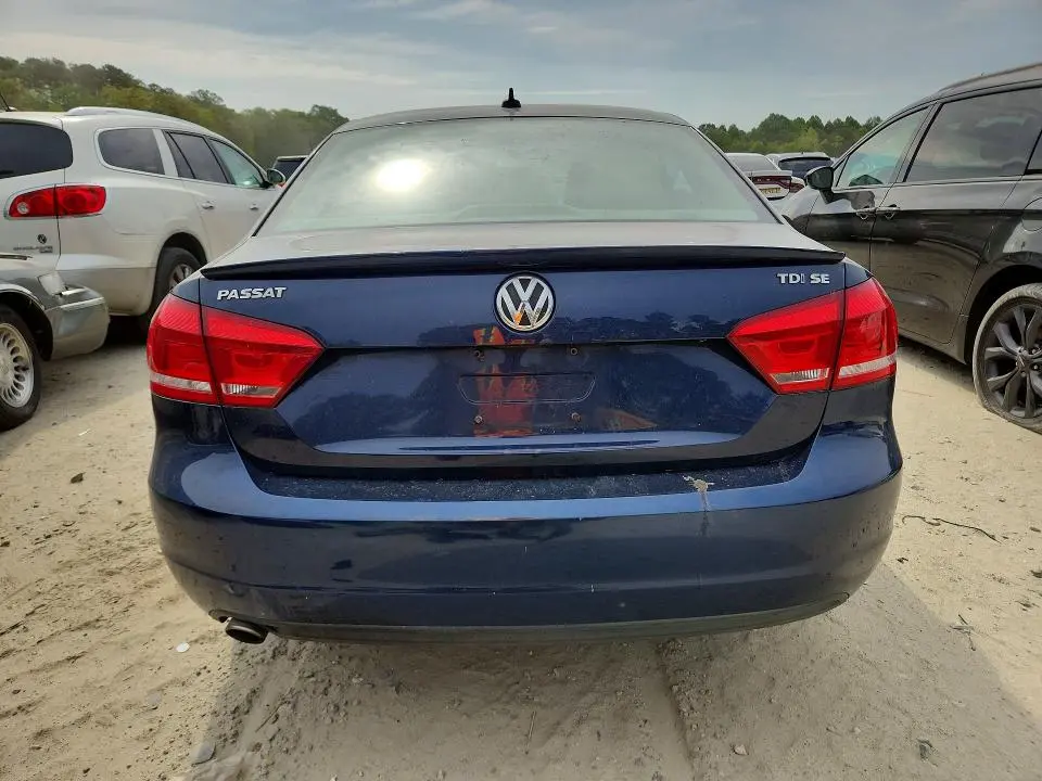 2013 VOLKSWAGEN PASSAT SE  