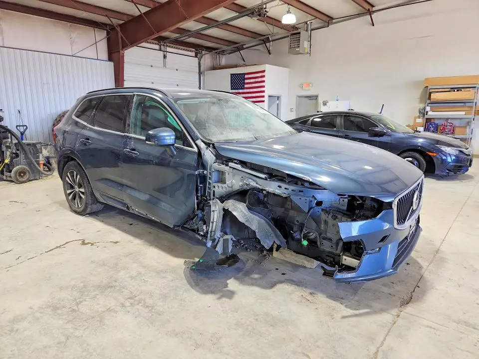 2023 VOLVO XC60 CORE  