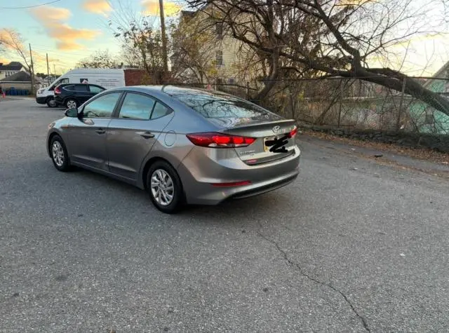 2018 HYUNDAI ELANTRA SE  