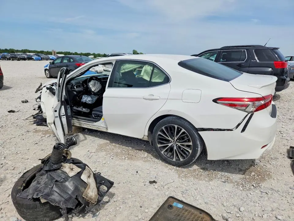 2018 TOYOTA CAMRY SE  