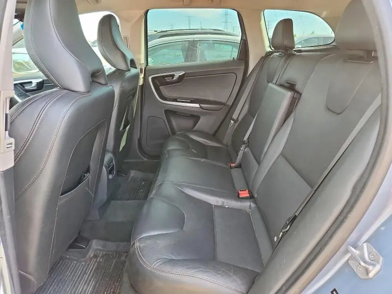 2017 VOLVO XC60 T6 DYNAMIC  