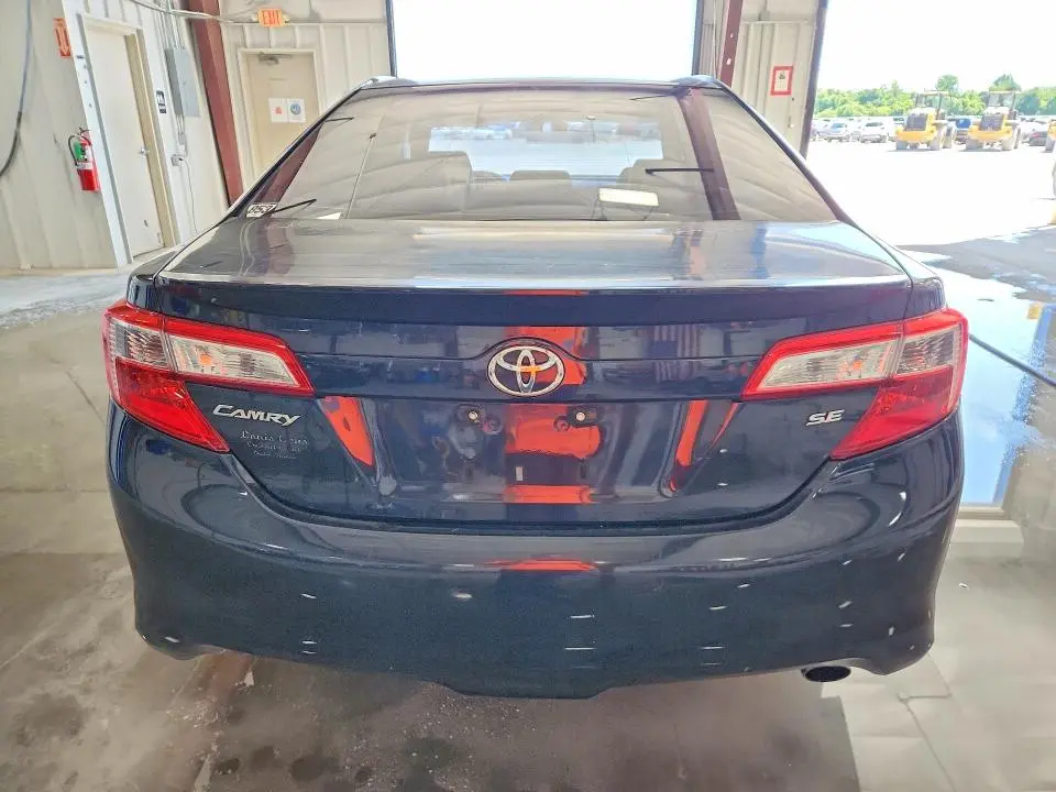 2012 TOYOTA CAMRY SE  