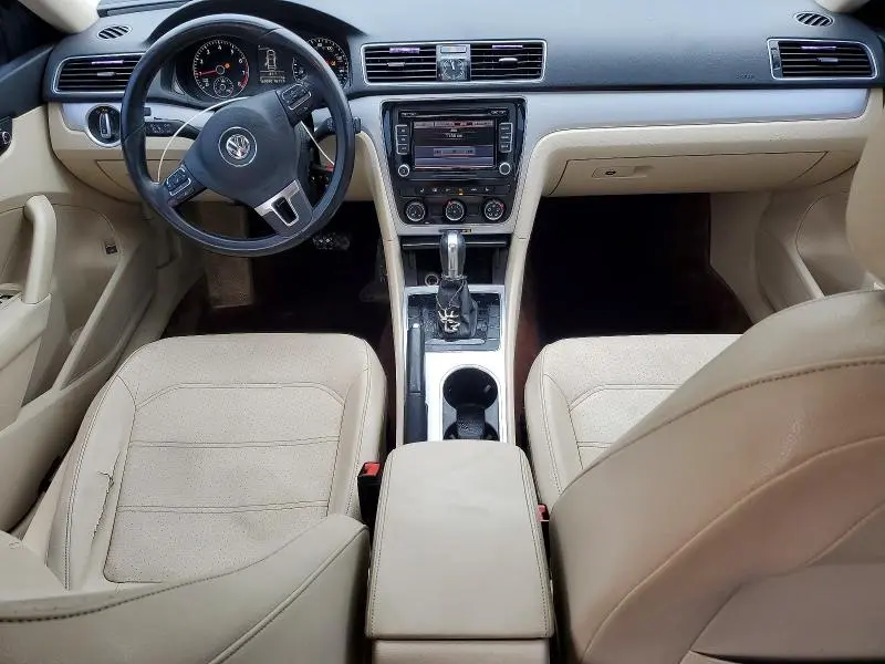 2013 VOLKSWAGEN PASSAT SE  