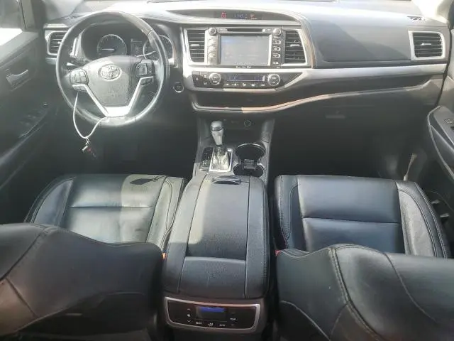 2018 TOYOTA HIGHLANDER SE  