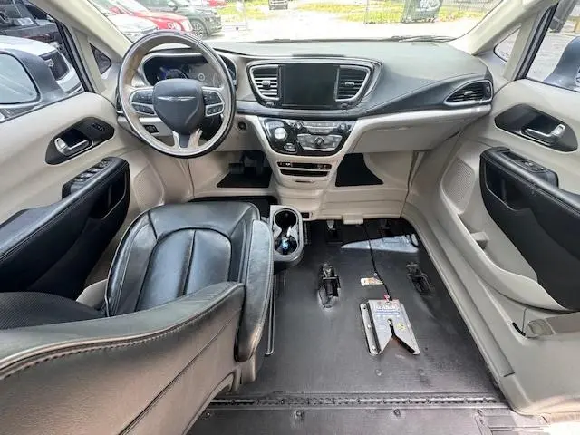 2019 CHRYSLER PACIFICA LIMITED  