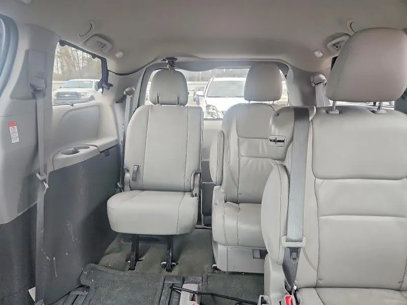 2015 TOYOTA SIENNA XLE 8-PASSENGER  