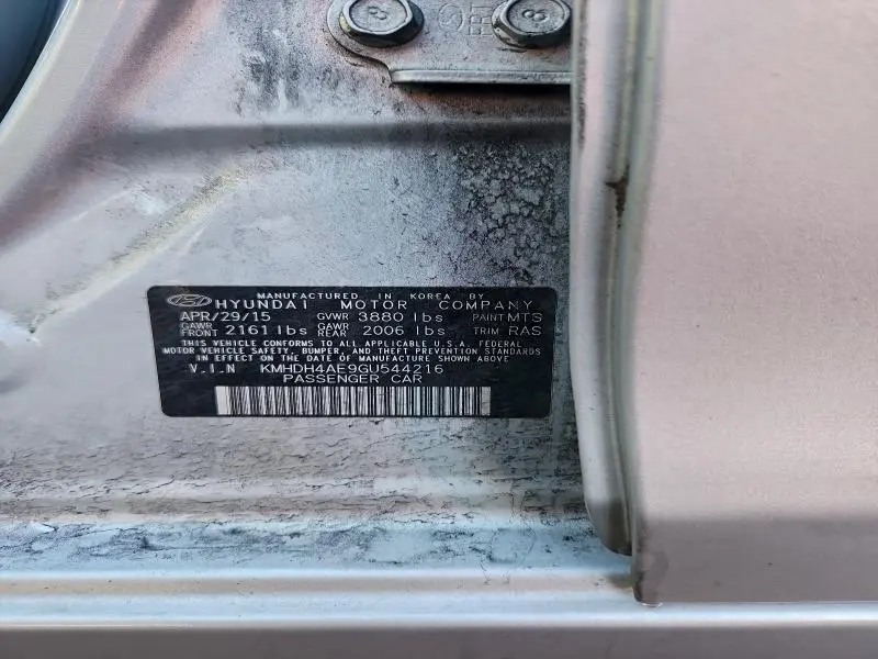 2016 HYUNDAI ELANTRA SE  